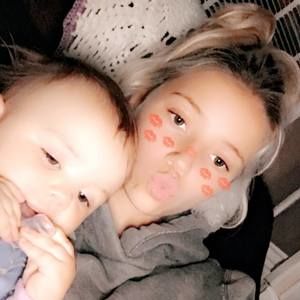 Meet your Posher, Chloe